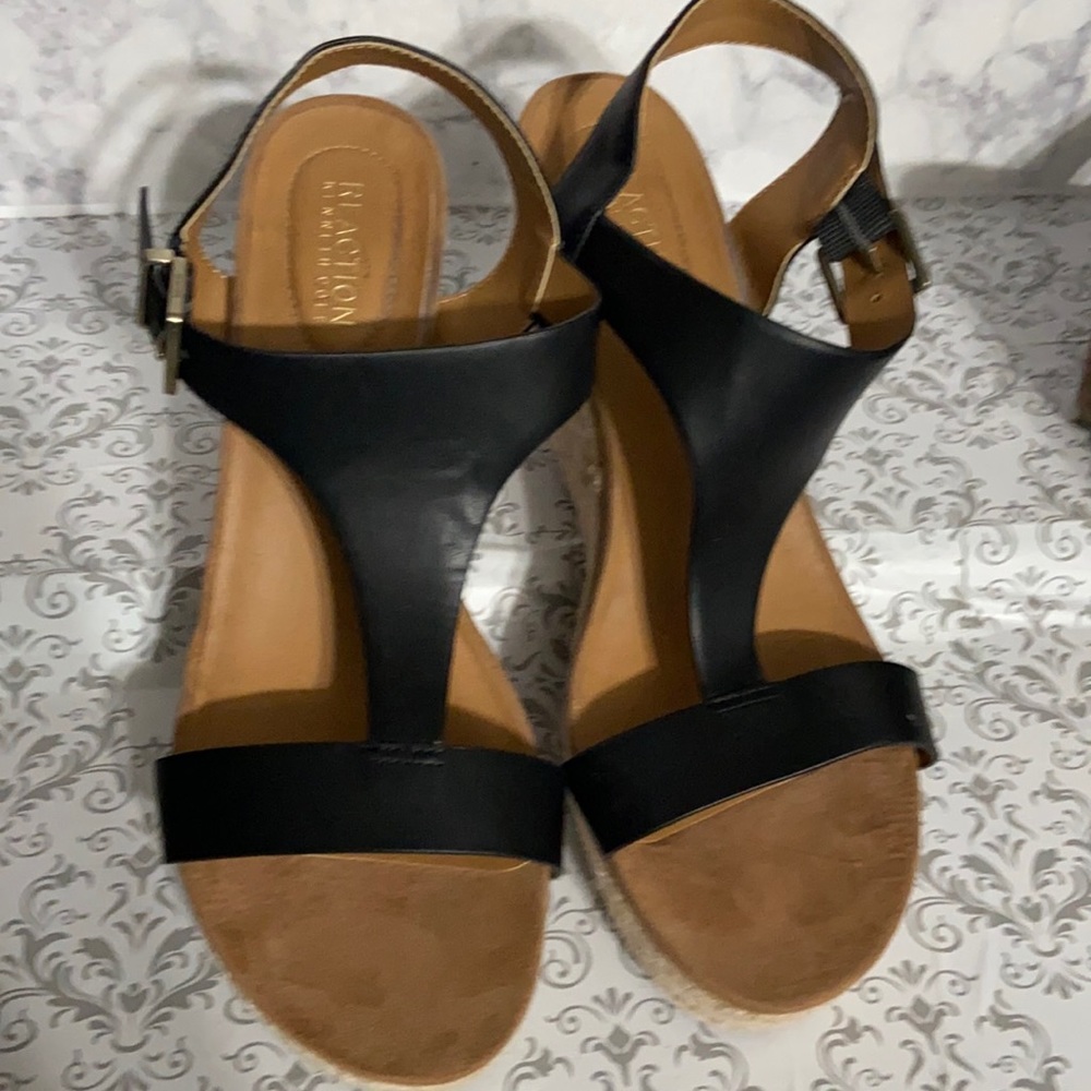 Kenneth Cole,Reaction wedges size 10